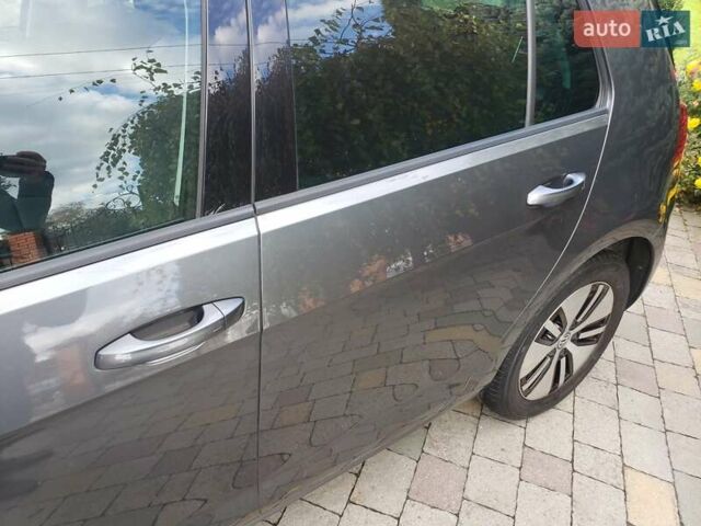 Серый Фольксваген e-Golf, объемом двигателя 0 л и пробегом 65 тыс. км за 13950 $, фото 7 на Automoto.ua