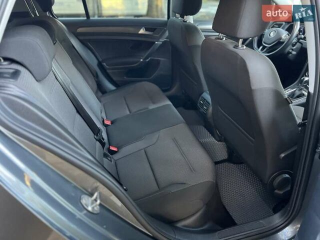 Серый Фольксваген e-Golf, объемом двигателя 0 л и пробегом 140 тыс. км за 13350 $, фото 10 на Automoto.ua