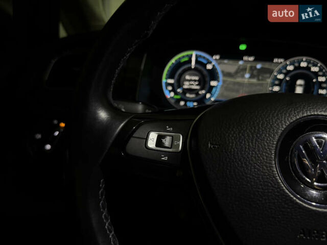 Серый Фольксваген e-Golf, объемом двигателя 0 л и пробегом 72 тыс. км за 13500 $, фото 24 на Automoto.ua