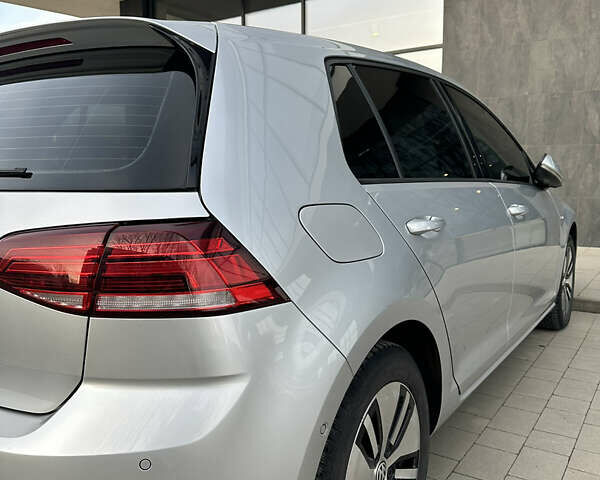 Серый Фольксваген e-Golf, объемом двигателя 0 л и пробегом 76 тыс. км за 13800 $, фото 22 на Automoto.ua