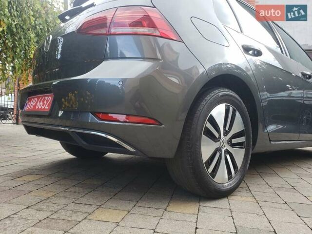 Серый Фольксваген e-Golf, объемом двигателя 0 л и пробегом 65 тыс. км за 13950 $, фото 24 на Automoto.ua