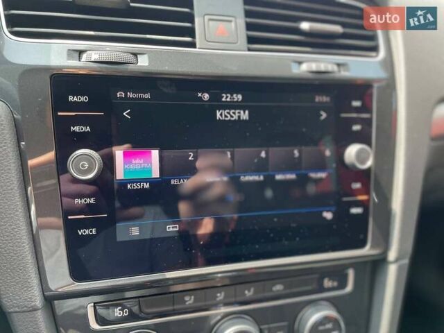 Серый Фольксваген e-Golf, объемом двигателя 0 л и пробегом 123 тыс. км за 12900 $, фото 38 на Automoto.ua