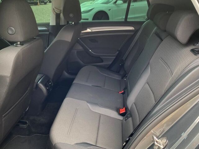 Серый Фольксваген e-Golf, объемом двигателя 36 л и пробегом 56 тыс. км за 17800 $, фото 19 на Automoto.ua