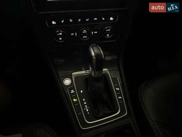 Серый Фольксваген e-Golf, объемом двигателя 0 л и пробегом 72 тыс. км за 13500 $, фото 26 на Automoto.ua
