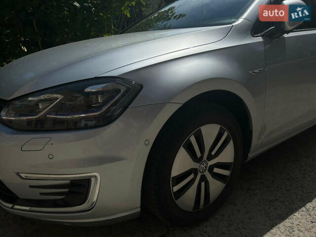 Серый Фольксваген e-Golf, объемом двигателя 0 л и пробегом 62 тыс. км за 15300 $, фото 2 на Automoto.ua