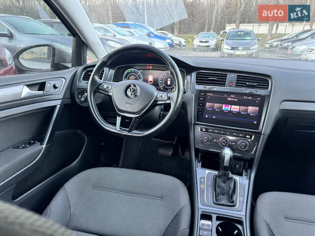Серый Фольксваген e-Golf, объемом двигателя 0 л и пробегом 90 тыс. км за 14500 $, фото 10 на Automoto.ua