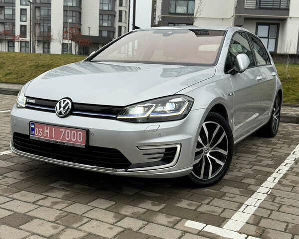 Серый Фольксваген e-Golf, объемом двигателя 0 л и пробегом 91 тыс. км за 15099 $, фото 29 на Automoto.ua