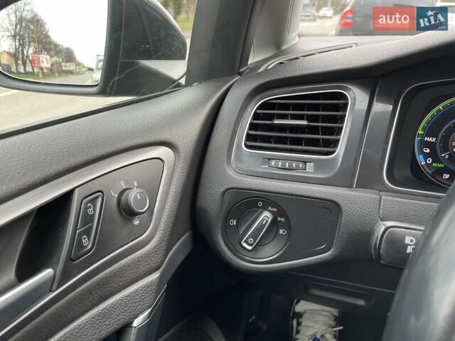 Серый Фольксваген e-Golf, объемом двигателя 0 л и пробегом 84 тыс. км за 15600 $, фото 58 на Automoto.ua