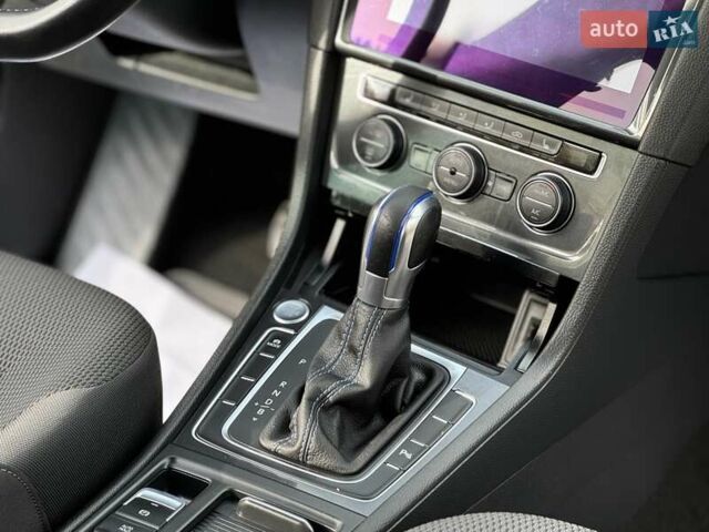 Серый Фольксваген e-Golf, объемом двигателя 0 л и пробегом 100 тыс. км за 12300 $, фото 42 на Automoto.ua