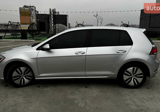 Серый Фольксваген e-Golf, объемом двигателя 0 л и пробегом 42 тыс. км за 14700 $, фото 6 на Automoto.ua