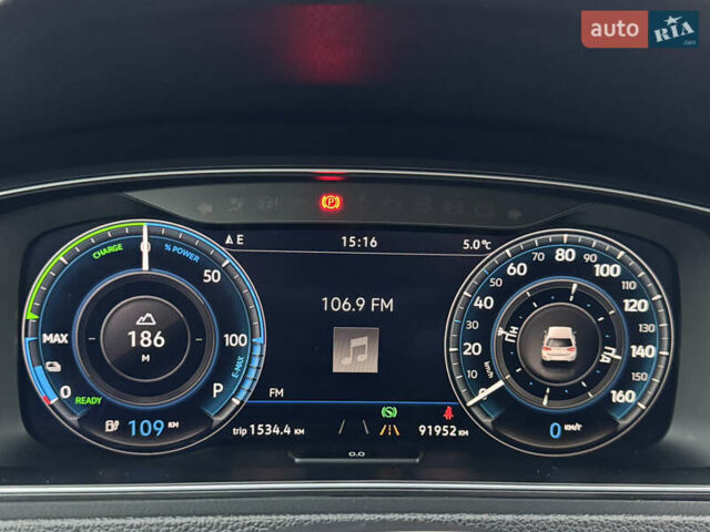 Серый Фольксваген e-Golf, объемом двигателя 0 л и пробегом 91 тыс. км за 15099 $, фото 63 на Automoto.ua