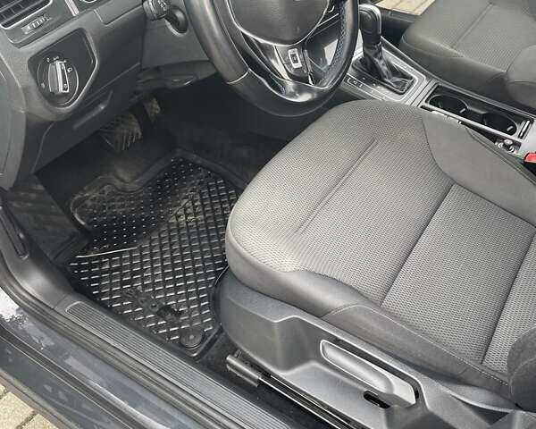 Серый Фольксваген e-Golf, объемом двигателя 0 л и пробегом 84 тыс. км за 15600 $, фото 24 на Automoto.ua