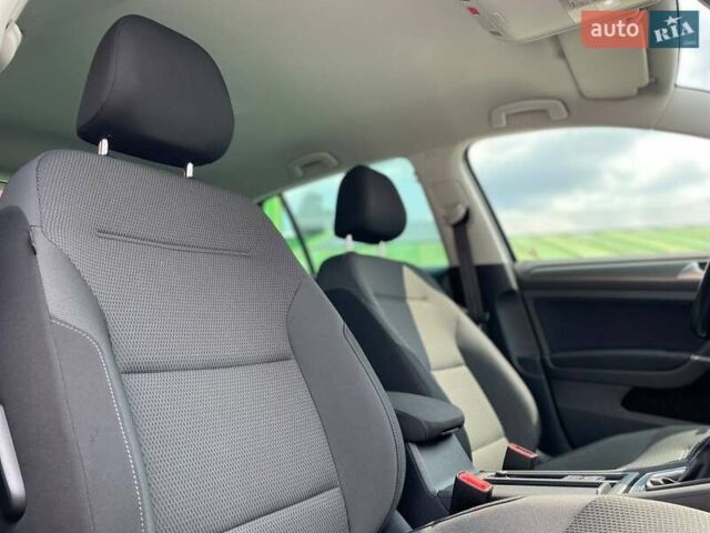 Серый Фольксваген e-Golf, объемом двигателя 0 л и пробегом 123 тыс. км за 12900 $, фото 34 на Automoto.ua