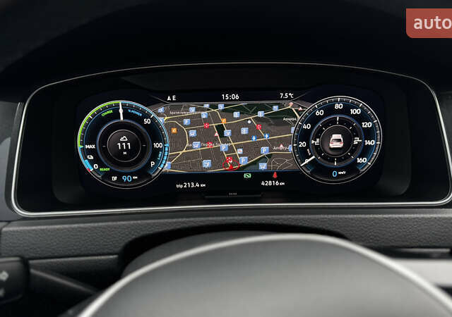 Серый Фольксваген e-Golf, объемом двигателя 0 л и пробегом 42 тыс. км за 14700 $, фото 13 на Automoto.ua