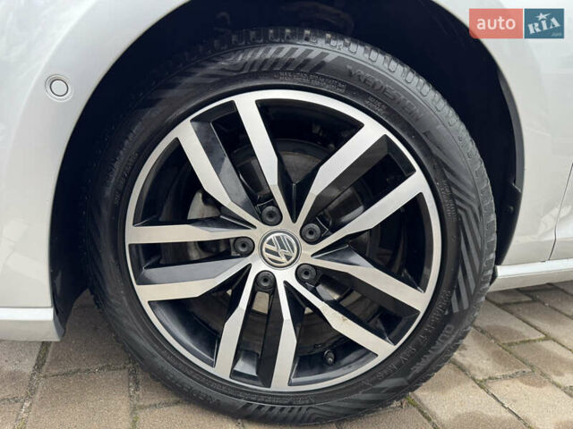 Серый Фольксваген e-Golf, объемом двигателя 0 л и пробегом 91 тыс. км за 15099 $, фото 124 на Automoto.ua