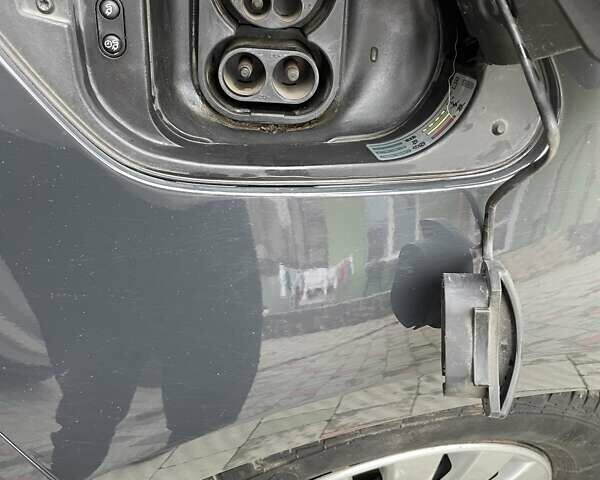 Серый Фольксваген e-Golf, объемом двигателя 0 л и пробегом 84 тыс. км за 15600 $, фото 59 на Automoto.ua