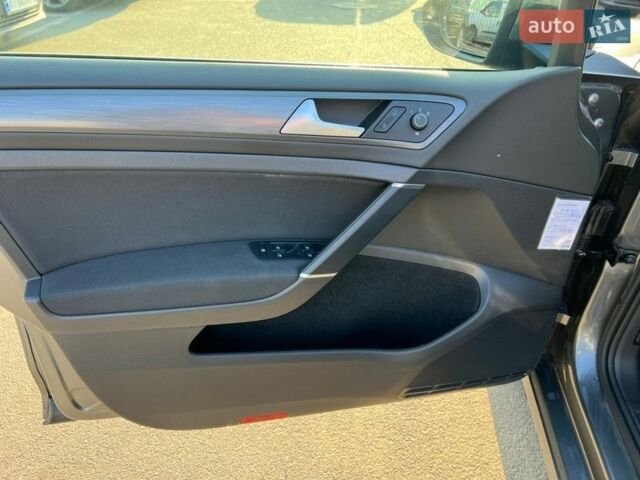 Серый Фольксваген e-Golf, объемом двигателя 0 л и пробегом 123 тыс. км за 12800 $, фото 14 на Automoto.ua