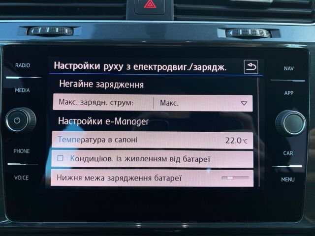 Серый Фольксваген e-Golf, объемом двигателя 0 л и пробегом 93 тыс. км за 15200 $, фото 71 на Automoto.ua