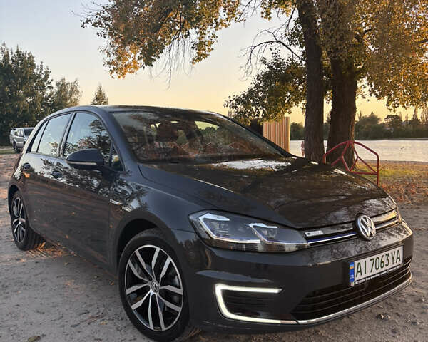 Серый Фольксваген e-Golf, объемом двигателя 0 л и пробегом 93 тыс. км за 15000 $, фото 5 на Automoto.ua