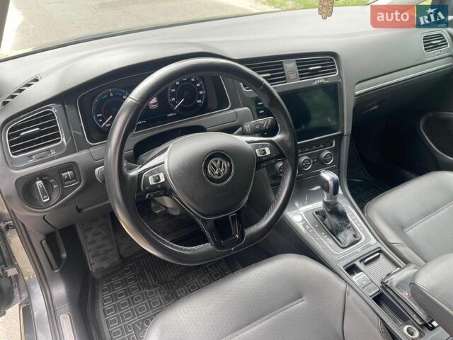 Серый Фольксваген e-Golf, объемом двигателя 0 л и пробегом 55 тыс. км за 14500 $, фото 11 на Automoto.ua