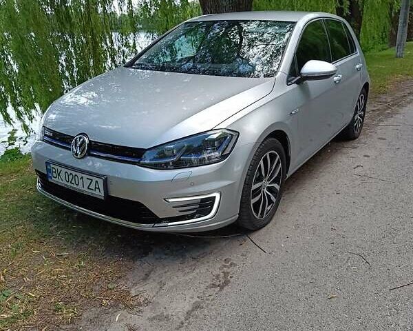 Серый Фольксваген e-Golf, объемом двигателя 0 л и пробегом 91 тыс. км за 15300 $, фото 8 на Automoto.ua