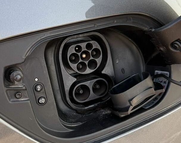 Серый Фольксваген e-Golf, объемом двигателя 0 л и пробегом 80 тыс. км за 18000 $, фото 41 на Automoto.ua