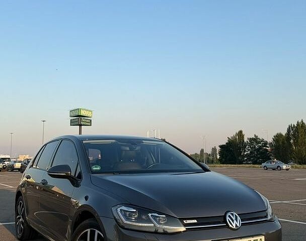 Серый Фольксваген e-Golf, объемом двигателя 0 л и пробегом 80 тыс. км за 18000 $, фото 10 на Automoto.ua