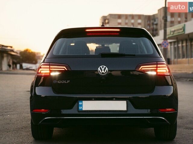 Серый Фольксваген e-Golf, объемом двигателя 0 л и пробегом 85 тыс. км за 14500 $, фото 6 на Automoto.ua