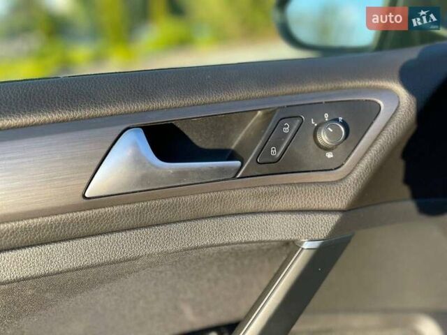 Сірий Фольксваген e-Golf, об'ємом двигуна 0 л та пробігом 140 тис. км за 12500 $, фото 16 на Automoto.ua