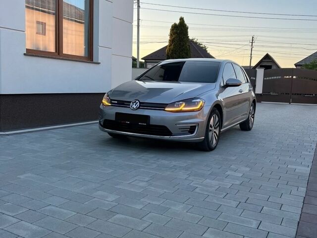 Серый Фольксваген e-Golf, объемом двигателя 0 л и пробегом 150 тыс. км за 13999 $, фото 1 на Automoto.ua
