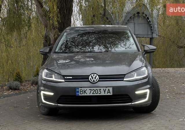 Серый Фольксваген e-Golf, объемом двигателя 0 л и пробегом 220 тыс. км за 11500 $, фото 1 на Automoto.ua