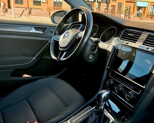 Серый Фольксваген e-Golf, объемом двигателя 0 л и пробегом 77 тыс. км за 17500 $, фото 14 на Automoto.ua