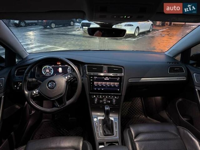 Серый Фольксваген e-Golf, объемом двигателя 0 л и пробегом 87 тыс. км за 13300 $, фото 9 на Automoto.ua