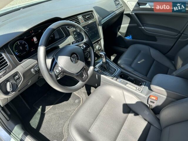 Серый Фольксваген e-Golf, объемом двигателя 0 л и пробегом 42 тыс. км за 19000 $, фото 6 на Automoto.ua