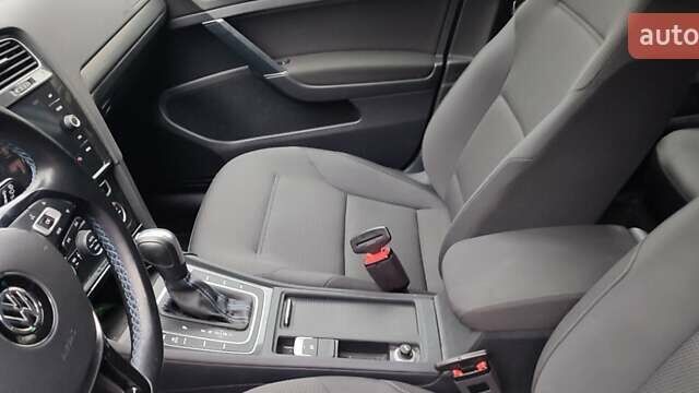 Серый Фольксваген e-Golf, объемом двигателя 0 л и пробегом 145 тыс. км за 12700 $, фото 4 на Automoto.ua