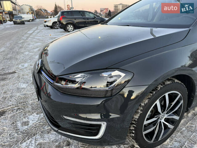 Серый Фольксваген e-Golf, объемом двигателя 0 л и пробегом 66 тыс. км за 13900 $, фото 23 на Automoto.ua