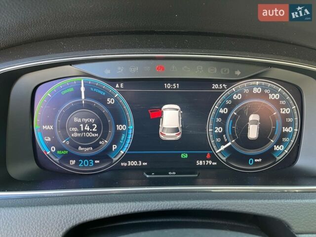 Серый Фольксваген e-Golf, объемом двигателя 0 л и пробегом 58 тыс. км за 19700 $, фото 24 на Automoto.ua
