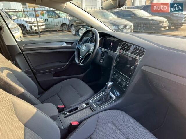 Серый Фольксваген e-Golf, объемом двигателя 0 л и пробегом 123 тыс. км за 12800 $, фото 24 на Automoto.ua