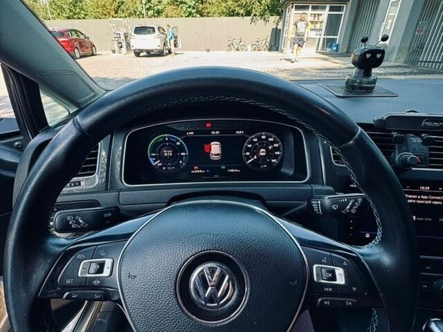 Серый Фольксваген e-Golf, объемом двигателя 0 л и пробегом 111 тыс. км за 14300 $, фото 24 на Automoto.ua