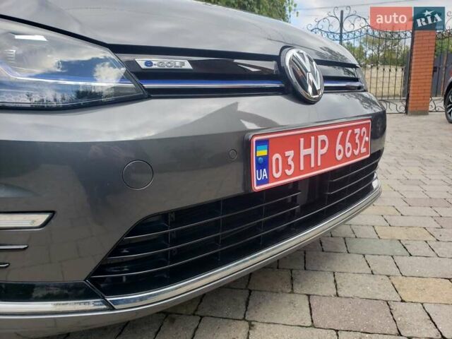Серый Фольксваген e-Golf, объемом двигателя 0 л и пробегом 65 тыс. км за 13950 $, фото 38 на Automoto.ua