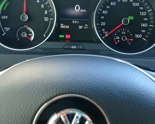 Серый Фольксваген e-Golf, объемом двигателя 0 л и пробегом 97 тыс. км за 11900 $, фото 9 на Automoto.ua