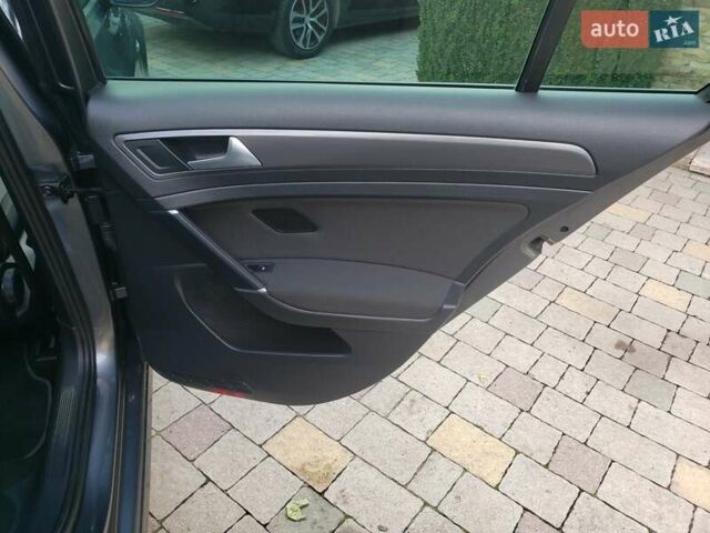 Серый Фольксваген e-Golf, объемом двигателя 0 л и пробегом 65 тыс. км за 13950 $, фото 51 на Automoto.ua