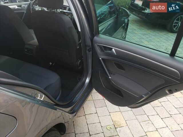 Серый Фольксваген e-Golf, объемом двигателя 0 л и пробегом 65 тыс. км за 13950 $, фото 50 на Automoto.ua