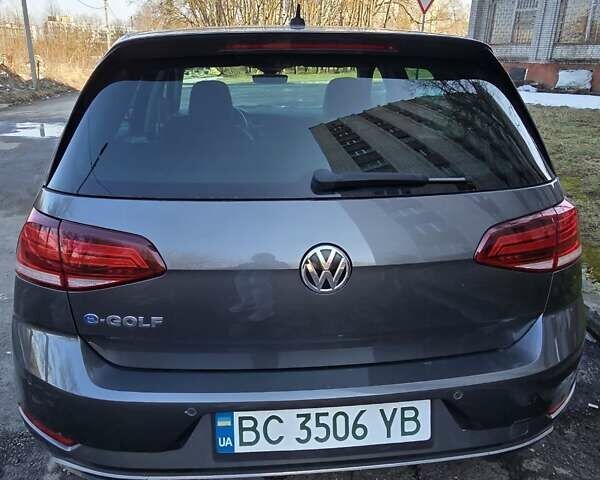 Серый Фольксваген e-Golf, объемом двигателя 0 л и пробегом 78 тыс. км за 18000 $, фото 12 на Automoto.ua