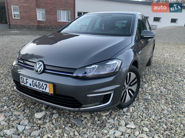 Серый Фольксваген e-Golf, объемом двигателя 0 л и пробегом 127 тыс. км за 11950 $, фото 9 на Automoto.ua