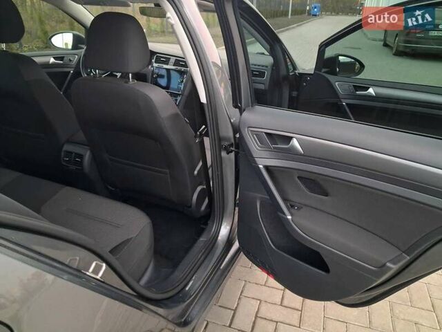 Серый Фольксваген e-Golf, объемом двигателя 0 л и пробегом 97 тыс. км за 11900 $, фото 13 на Automoto.ua