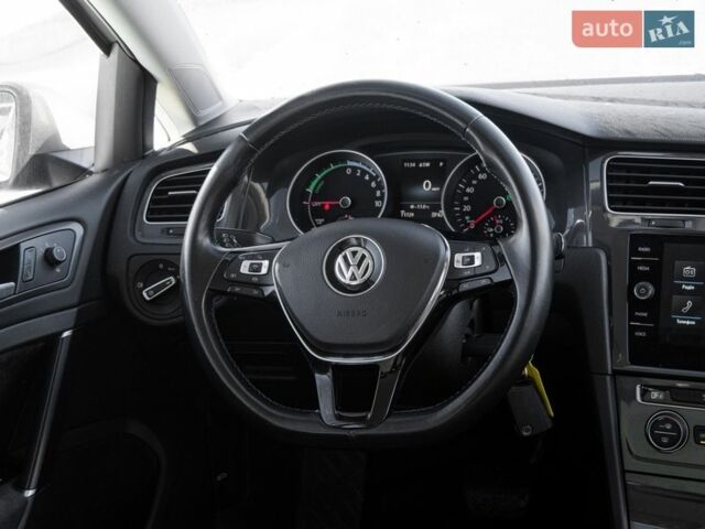 Серый Фольксваген e-Golf, объемом двигателя 0 л и пробегом 71 тыс. км за 14250 $, фото 11 на Automoto.ua