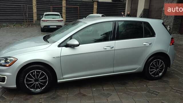 Серый Фольксваген e-Golf, объемом двигателя 0 л и пробегом 145 тыс. км за 12700 $, фото 15 на Automoto.ua