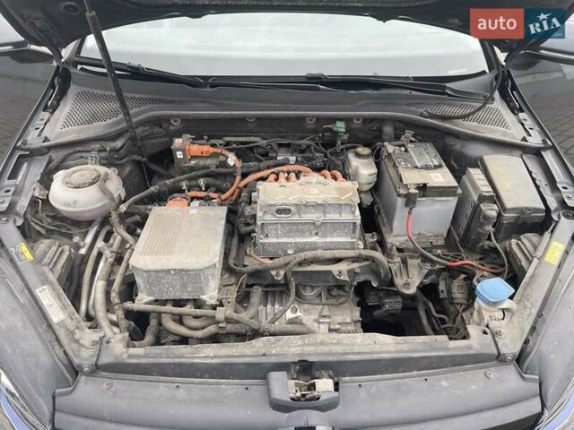 Серый Фольксваген e-Golf, объемом двигателя 0 л и пробегом 84 тыс. км за 15600 $, фото 30 на Automoto.ua