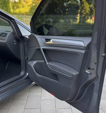 Серый Фольксваген e-Golf, объемом двигателя 0 л и пробегом 96 тыс. км за 15300 $, фото 13 на Automoto.ua